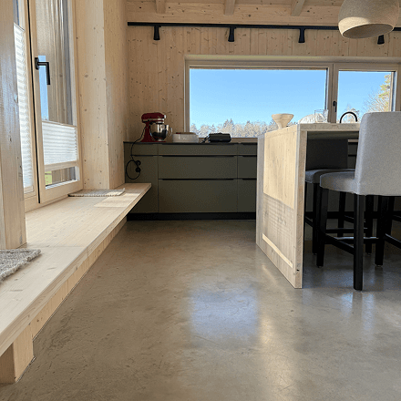 Zeitlose Küchengestaltung – Sichtestrich / Mikrozement in Kolbermoor